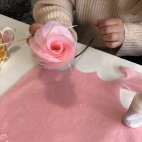 IRIRIR Familiedager, papirblomster og broderi!